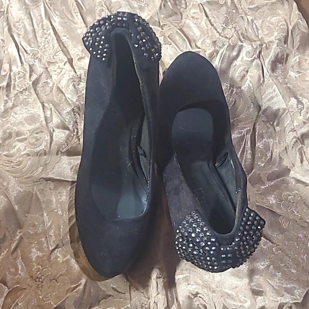 Black forever 21 heels with studded bow on back